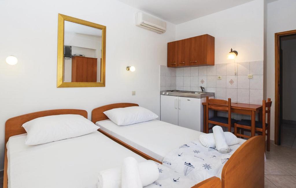 Sunrise Apartments And Studio Apartments 1 로크바 로고즈니차 외부 사진