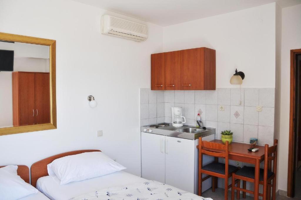 Sunrise Apartments And Studio Apartments 1 로크바 로고즈니차 외부 사진