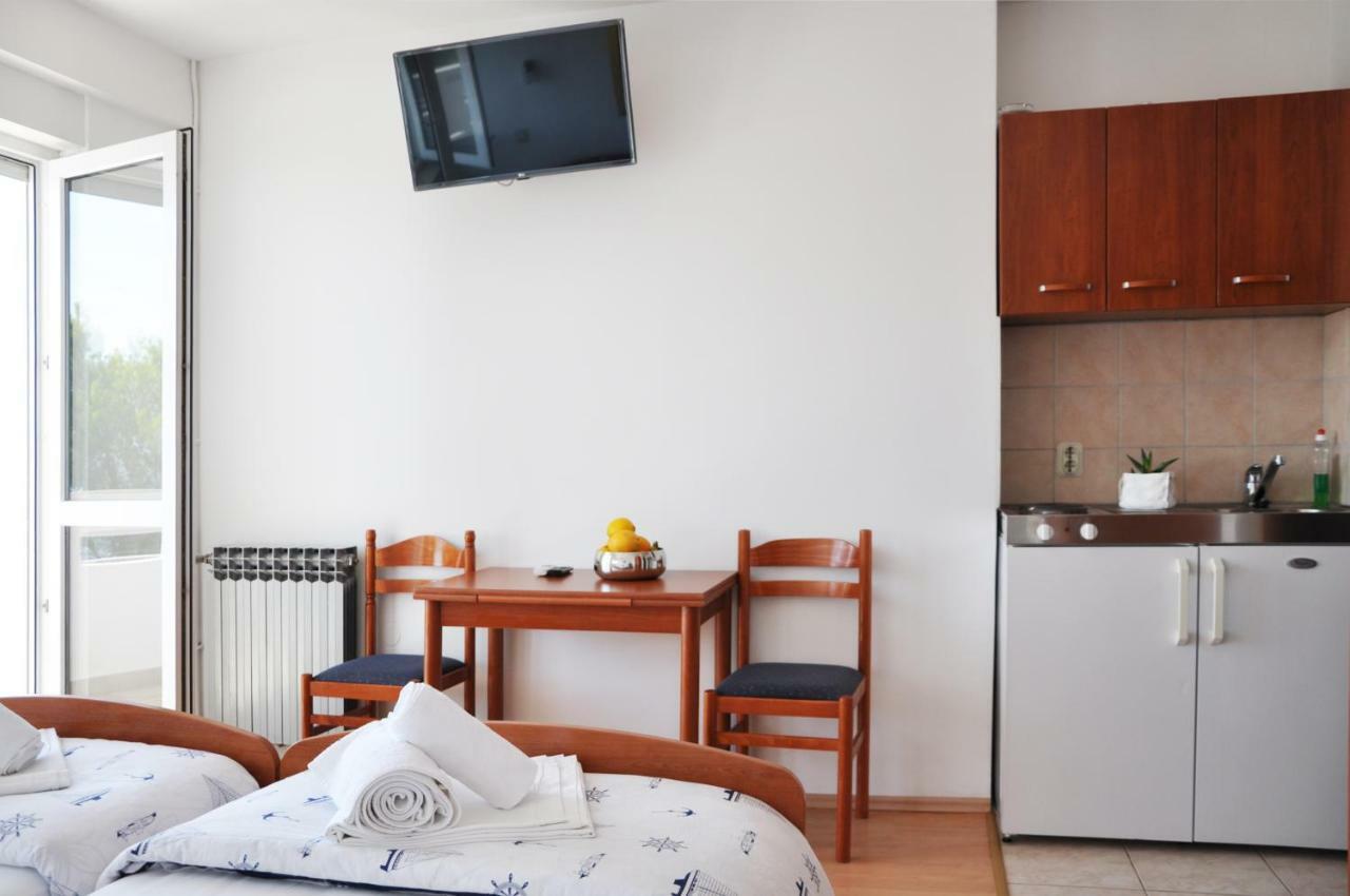 Sunrise Apartments And Studio Apartments 1 로크바 로고즈니차 외부 사진